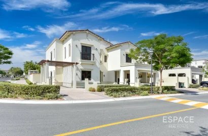 Villa de 6 dormitorios en Aseel, UAE No. 1262