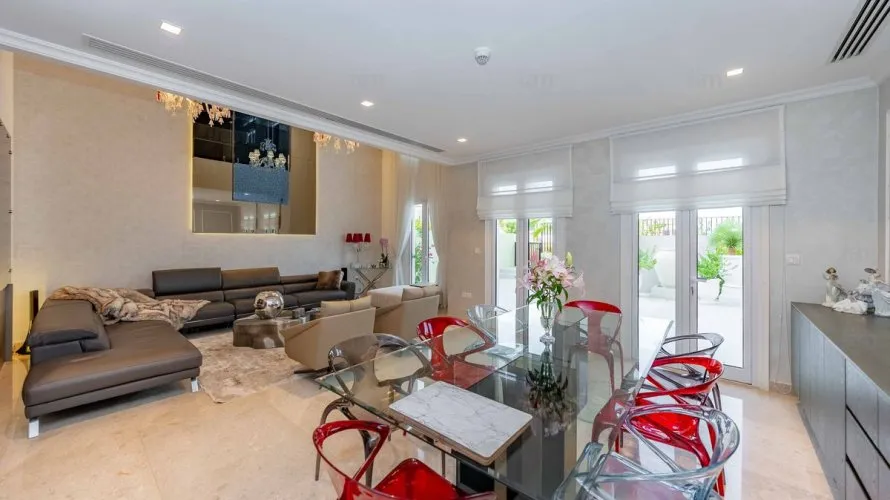Villa de 3 dormitorios en Dubai, UAE No. 1362 № 2