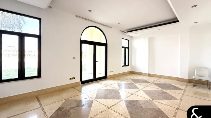 Villa de 6 dormitorios en Signature Villas, UAE No. 1690 № 1