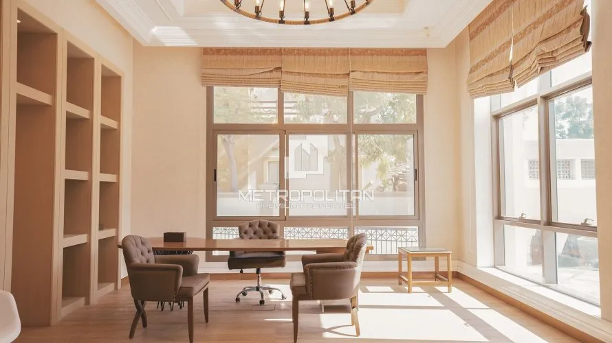 Villa de 6 dormitorios en Emirates Hills, UAE No. 525 № 2