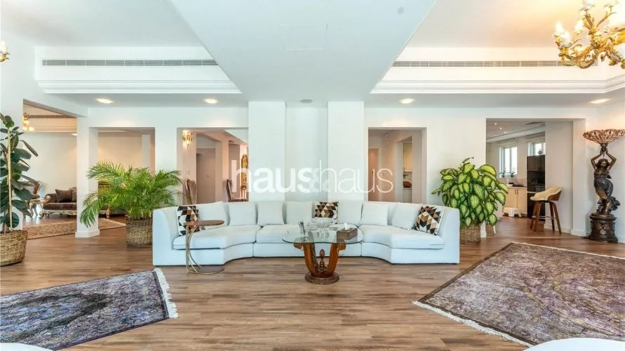 Villa de 5 dormitorios en Dubai Sports City, UAE No. 888 № 2