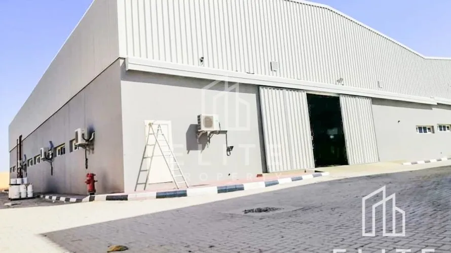 Almacén de 8288m² en Dubai, UAE No. 732 № 11