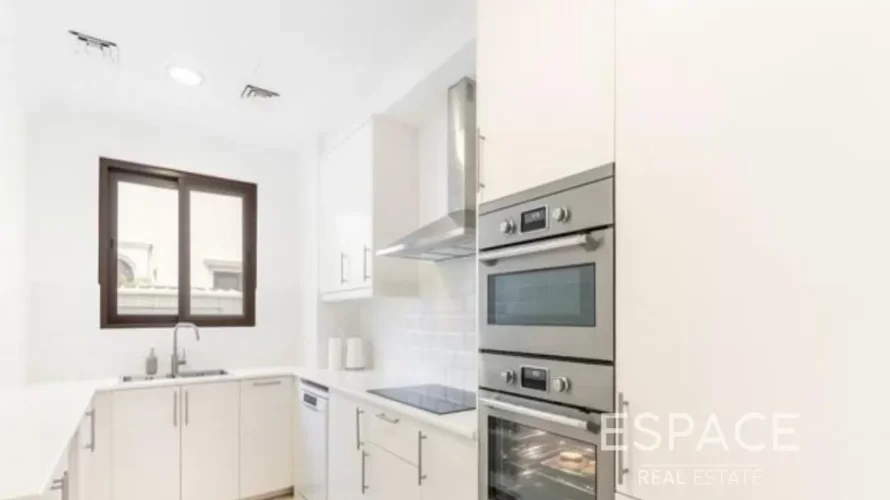 Villa de 6 dormitorios en Aseel, UAE No. 1262 № 1