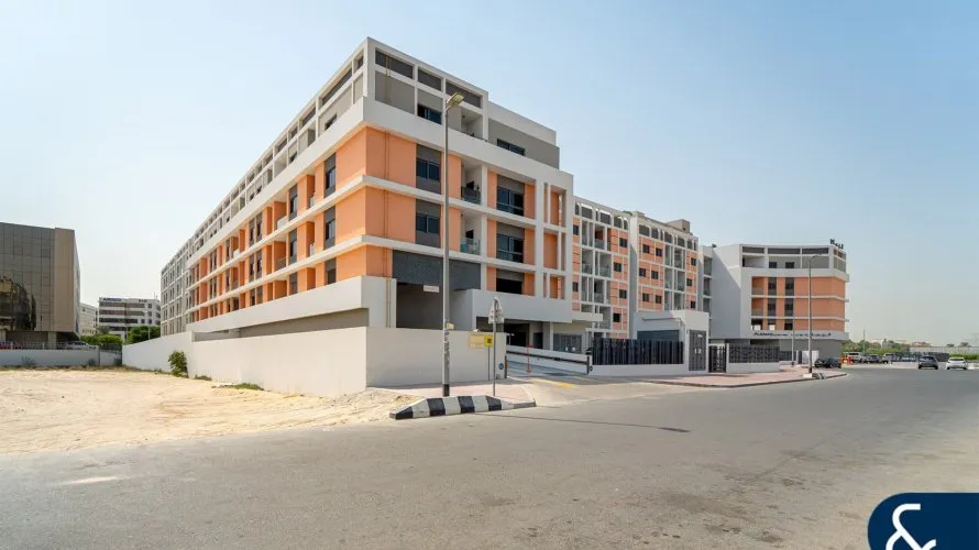 Edificio de 178 dormitorios en Dubai Investment Park, UAE No. 1685