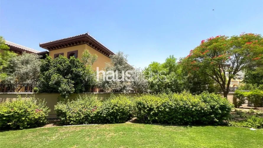 Villa de 6 dormitorios en The Villa, UAE No. 859 № 12