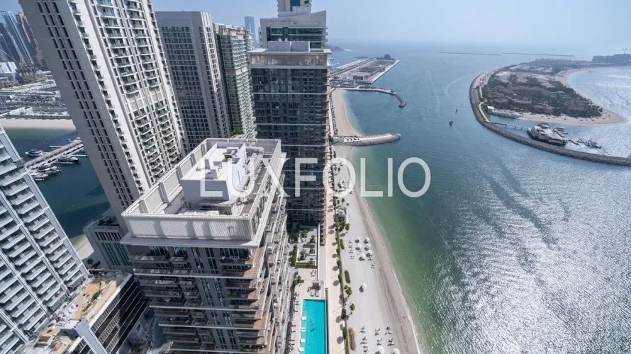 Apartamento de 3 dormitorios en EMAAR Beachfront, UAE No. 999 № 19