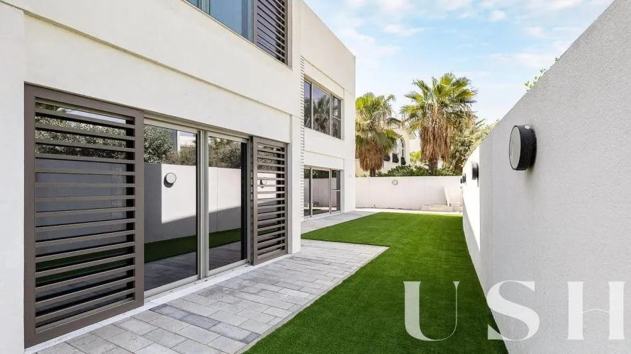 Villa de 5 dormitorios en District One, UAE No. 792 № 3