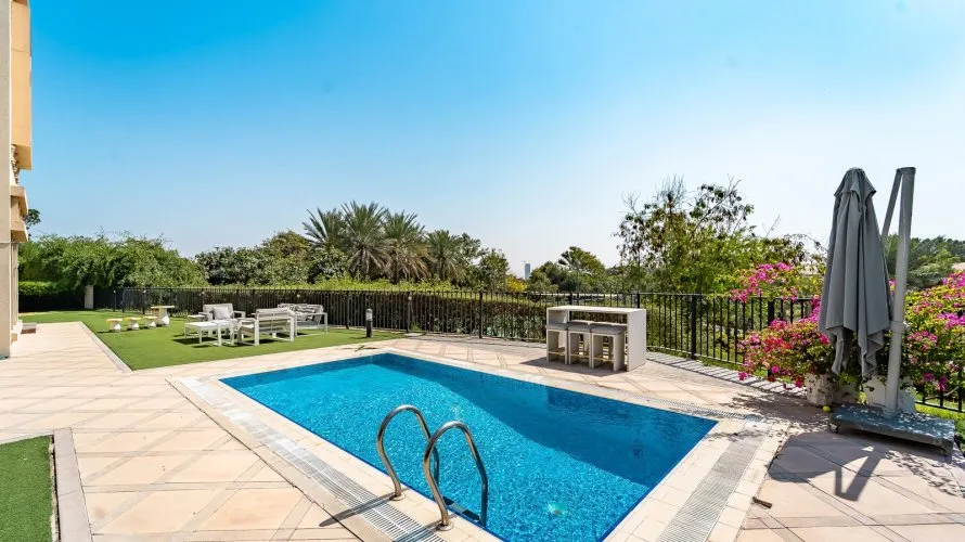 Villa de 4 dormitorios en Jumeirah Islands, UAE No. 2936