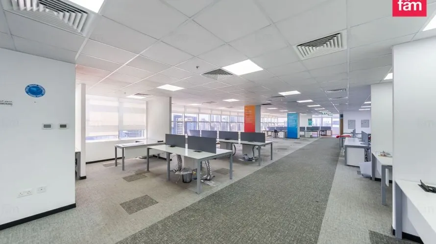 Oficina de 1121.7m² en Dubai, UAE No. 3188 № 1