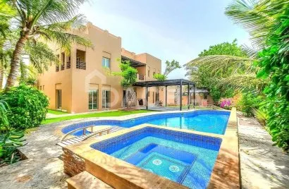 Villa de 6 dormitorios en Meadows, UAE No. 3281