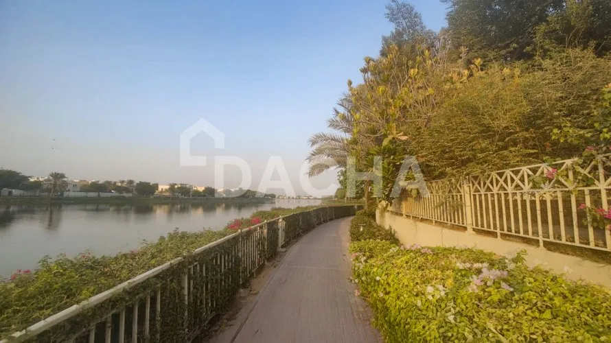 Villa de 6 dormitorios en Meadows, UAE No. 3281