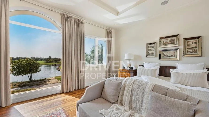 Villa de 5 dormitorios en Sienna Lakes, UAE No. 4366