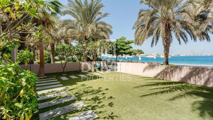 Villa de 4 dormitorios en The Crescent, UAE No. 4097