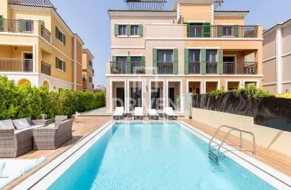 Villa de 4 dormitorios en Jumeirah, UAE No. 3861