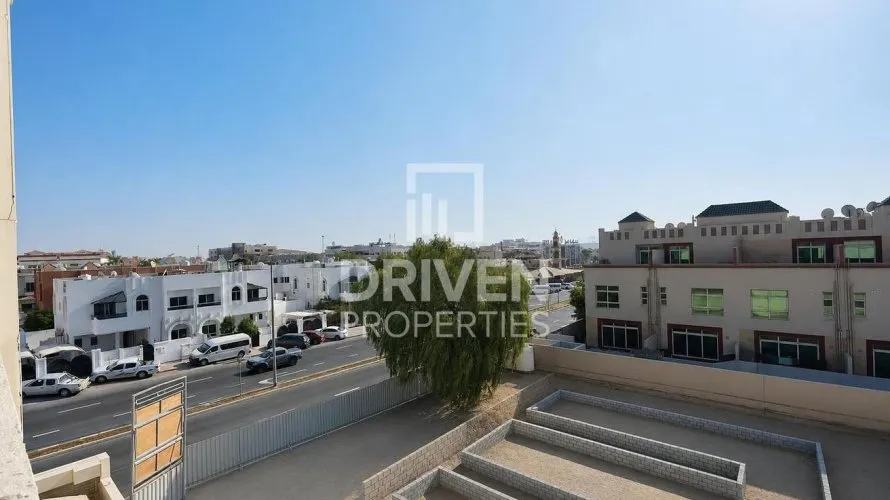 Villa de 4 dormitorios en Mirdif Villas, UAE No. 4035