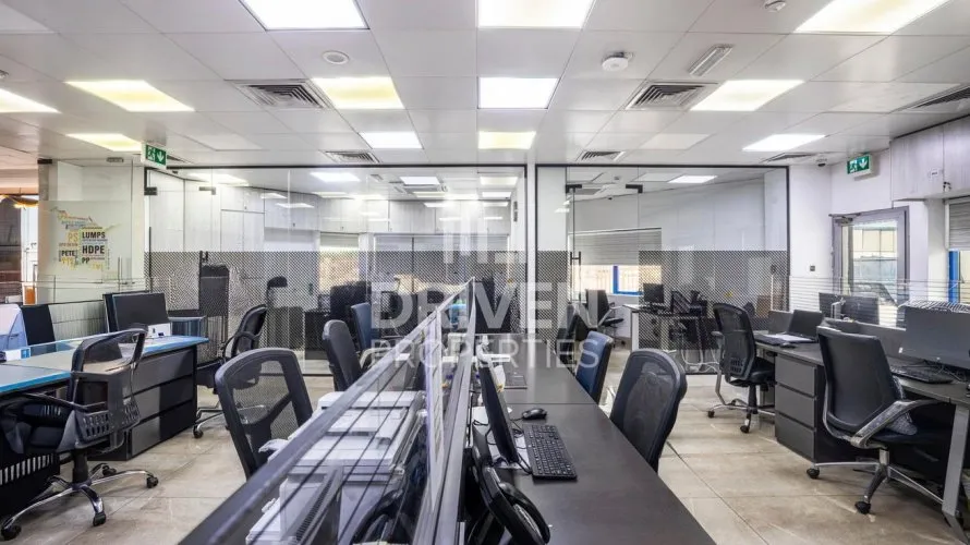Almacén de 5100.93m² en Jebel Ali, UAE No. 4110