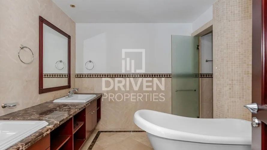 Villa de 4 dormitorios en The Crescent, UAE No. 4097 № 8