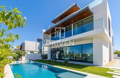 Villa de 5 dormitorios en La Mer, UAE No. 4054