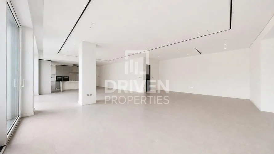 Apartamento de 3 dormitorios en Seventh Heaven, UAE No. 3860