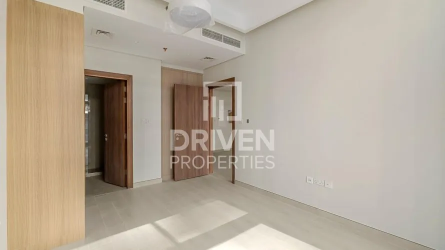Edificio de 13311.89m² en District 12, UAE No. 4347 № 7