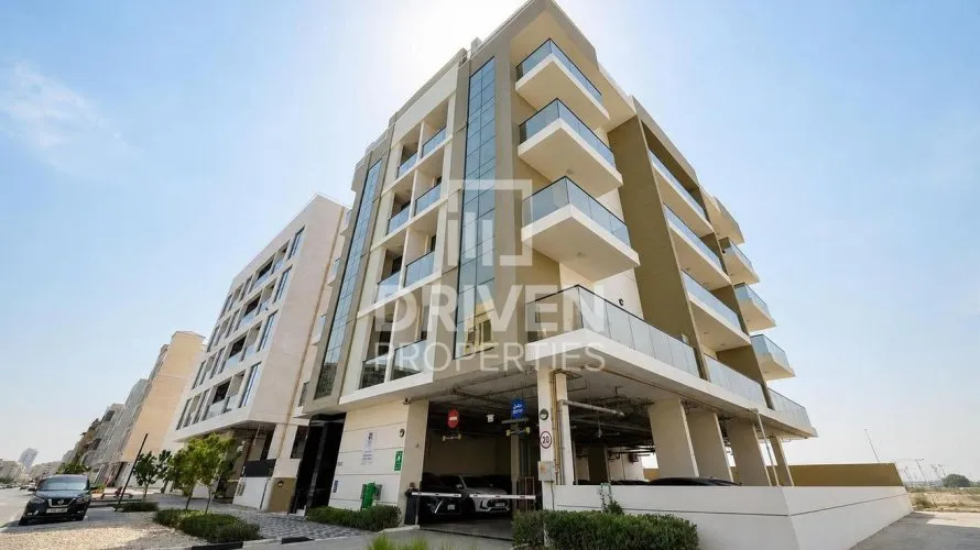Edificio de 1592.36m² en Dubai Land, UAE No. 3866 № 1