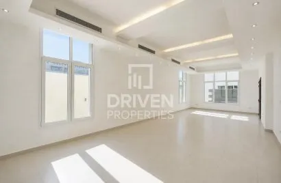 Villa de 4 dormitorios en Mirdif Villas, UAE No. 4035