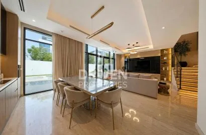 Villa de 4 dormitorios en District One, UAE No. 4513