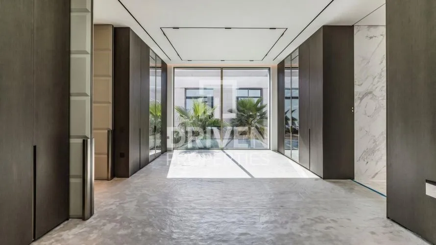 Villa de 6 dormitorios en The Crescent, UAE No. 4621