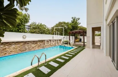 Villa de 4 dormitorios en District One, UAE No. 4607