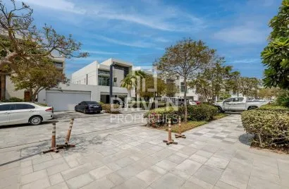 Villa de 4 dormitorios en District One, UAE No. 4608
