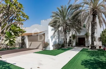 Villa de 4 dormitorios en Jumeirah Islands, UAE No. 4831
