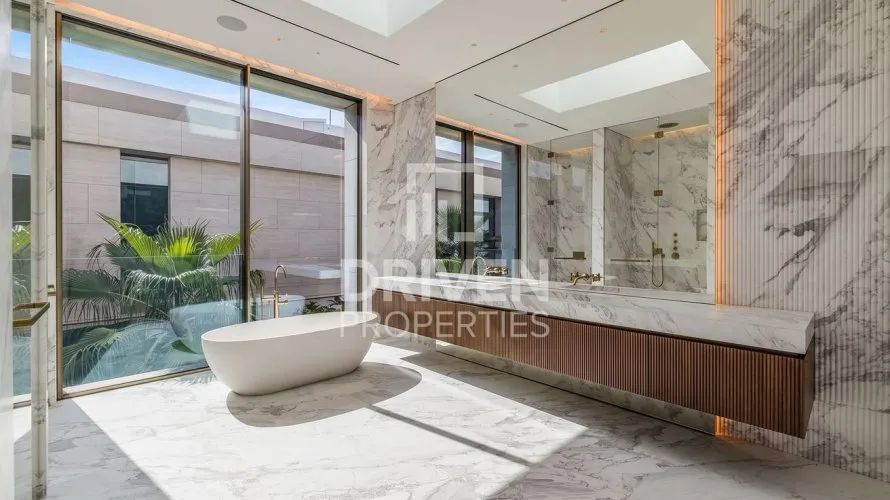 Villa de 6 dormitorios en The Crescent, UAE No. 4621 № 2