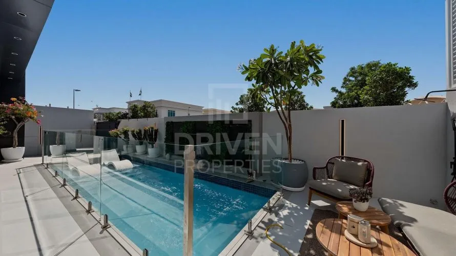 Villa de 6 dormitorios en Jumeirah 3, UAE No. 4799