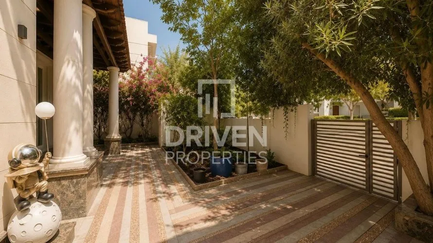 Villa de 4 dormitorios en District One, UAE No. 4769 № 1