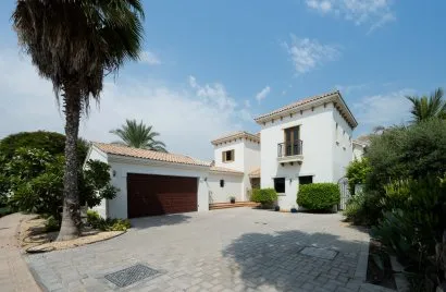 Villa de 5 dormitorios en Jumeirah Golf Estates, UAE No. 4743