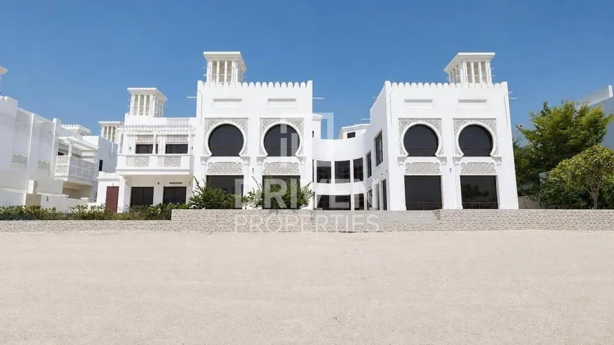 Villa de 5 dormitorios en Signature Villas, UAE No. 4635 № 3