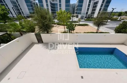 Villa de 4 dormitorios en District One, UAE No. 4534