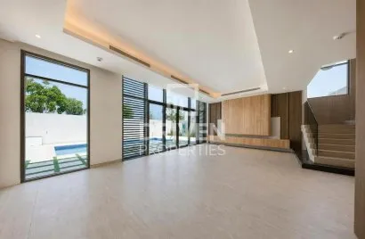Villa de 4 dormitorios en District One, UAE No. 4535
