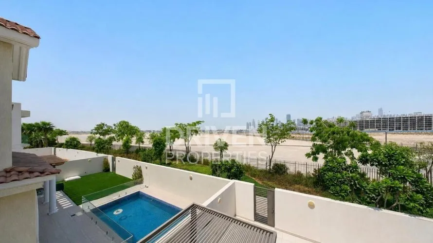 Villa de 4 dormitorios en District One, UAE No. 4535 № 1