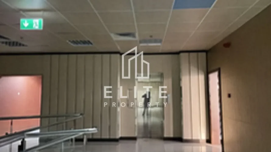Entrepôt de 1425m² à Dubai, UAE No. 1056 № 8
