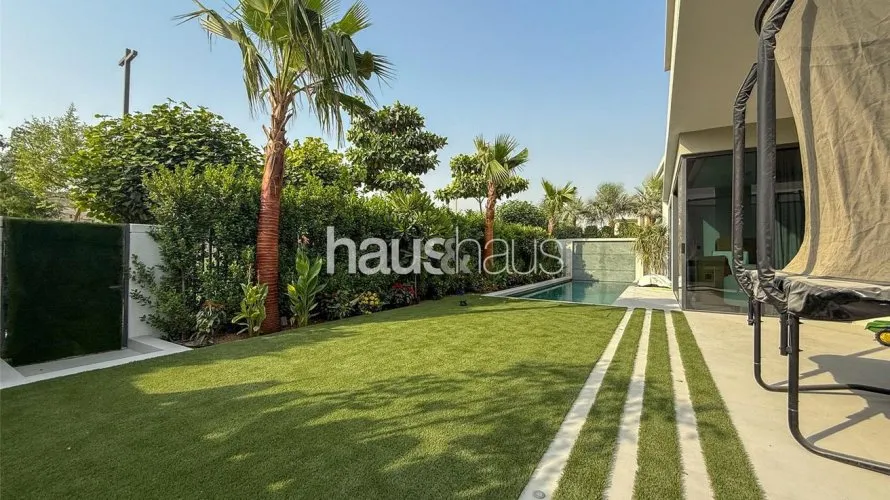 Villa de 5 chambres à Harmony, UAE No. 887