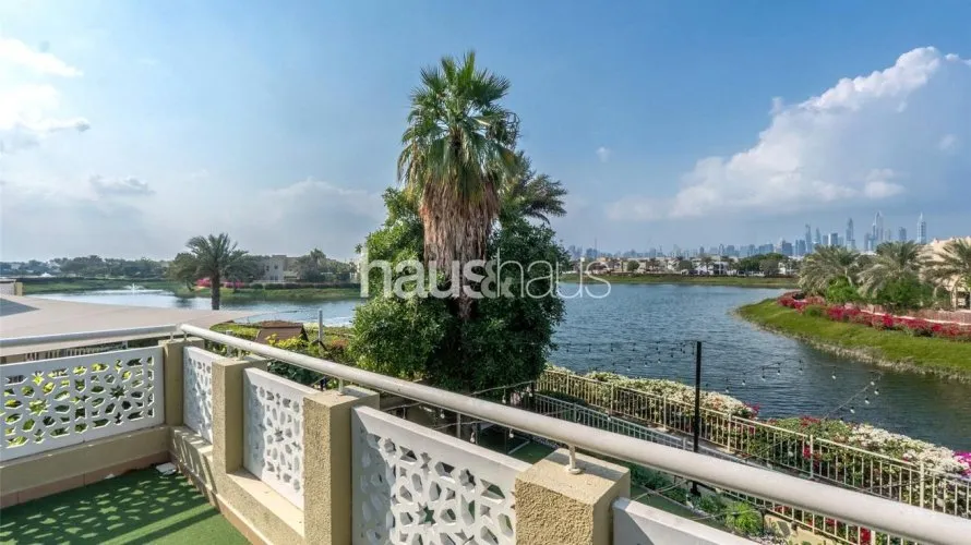 Villa de 6 chambres à Meadows, UAE No. 898 № 1