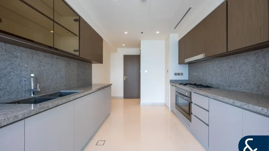 Appartement de 5 chambres à EMAAR Beachfront, UAE No. 1694 № 4