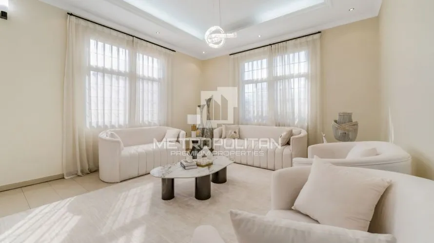 Villa de 5 chambres à Al Barsha, UAE No. 1626