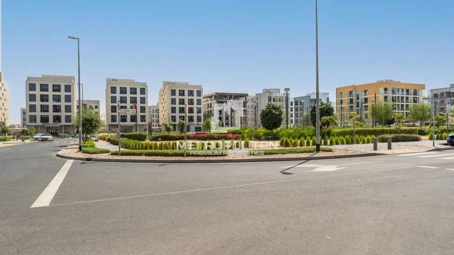 Propriété commerciale de 12 chambres à Dubai Land, UAE No. 1628 № 16