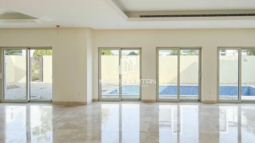 Villa de 5 chambres à District One, UAE No. 1630 № 1
