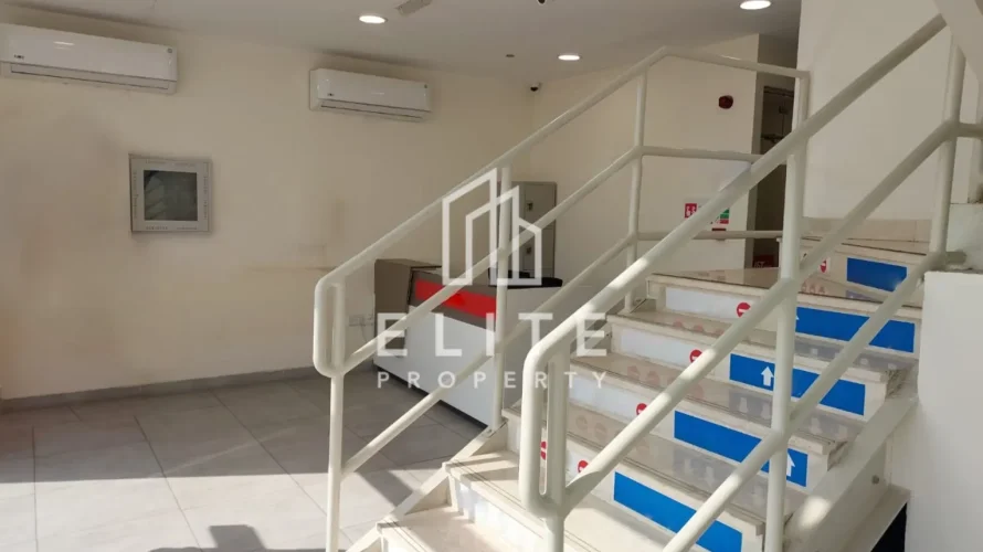 Entrepôt de 7118m² à Dubai, UAE No. 754 № 3