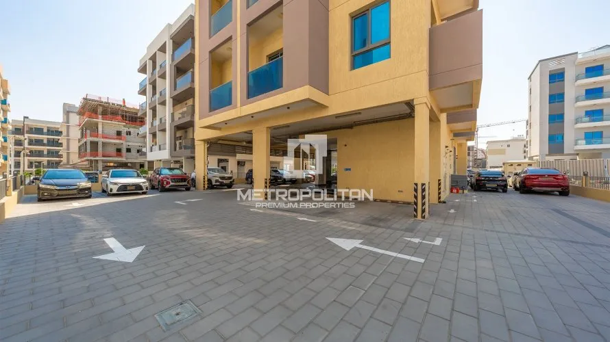 Propriété commerciale de 12 chambres à Dubai Land, UAE No. 1628 № 3