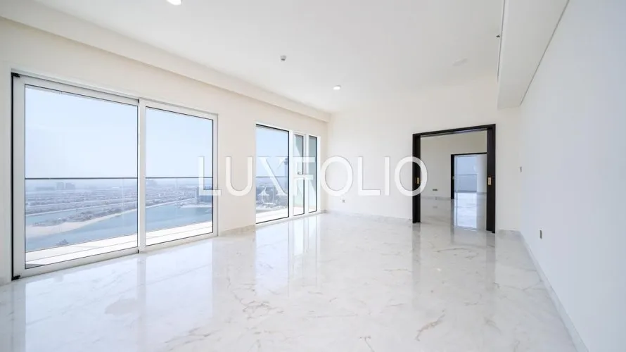Appartement de 3 chambres à EMAAR Beachfront, UAE No. 999 № 16