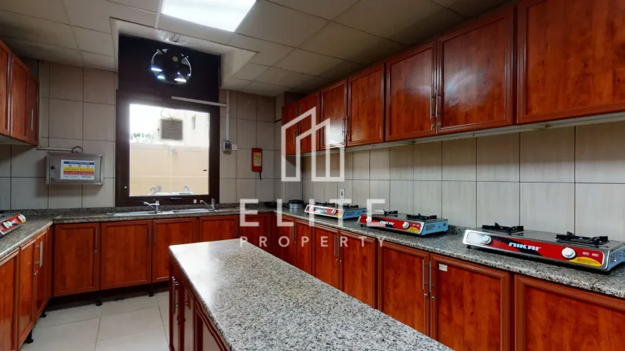 Camp de travail de 2850m² à Dubai Investment Park, UAE No. 733 № 21